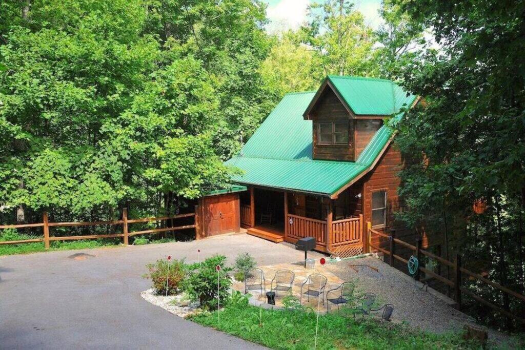 Brave Eagle Cabin Sevierville Room photo