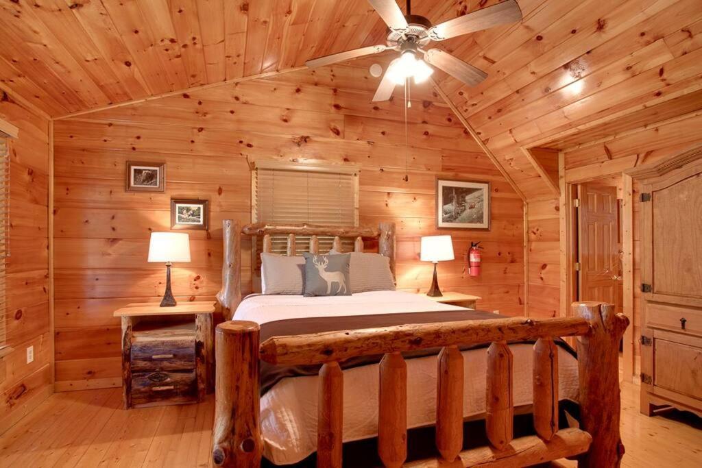 Brave Eagle Cabin Sevierville Room photo