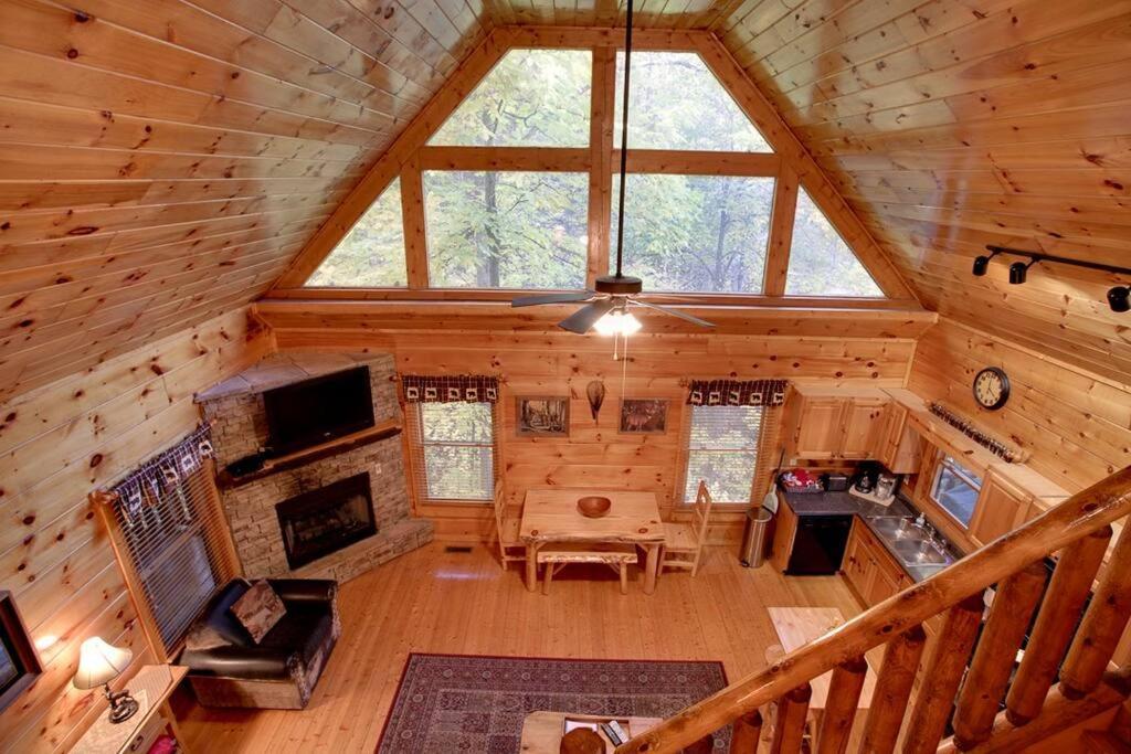 Brave Eagle Cabin Sevierville Room photo